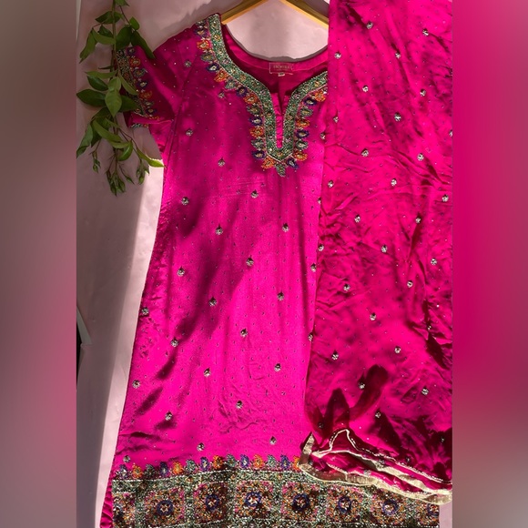 Frontier heritage ready to wear readymade party designer pink magenta embroidery - Picture 3 of 11